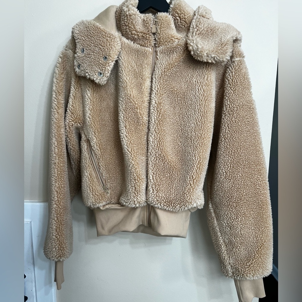 Perf condition ALO Foxy Sherpa; camel XS